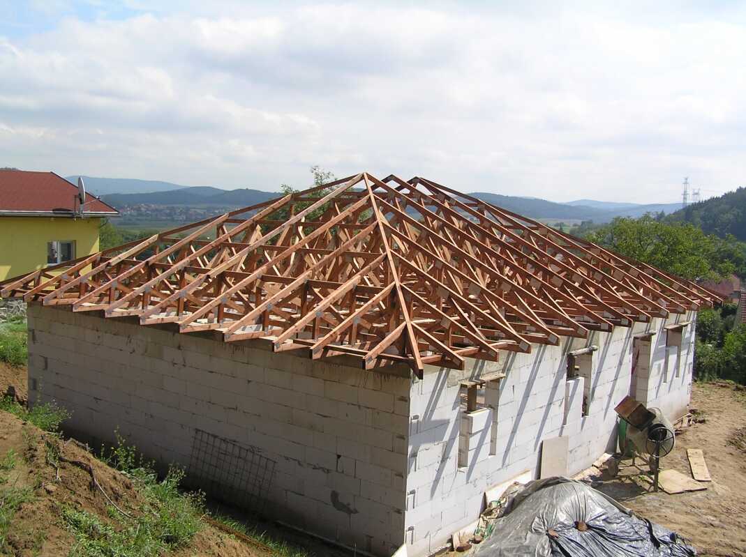 Valbová střecha - příhradový vazník
